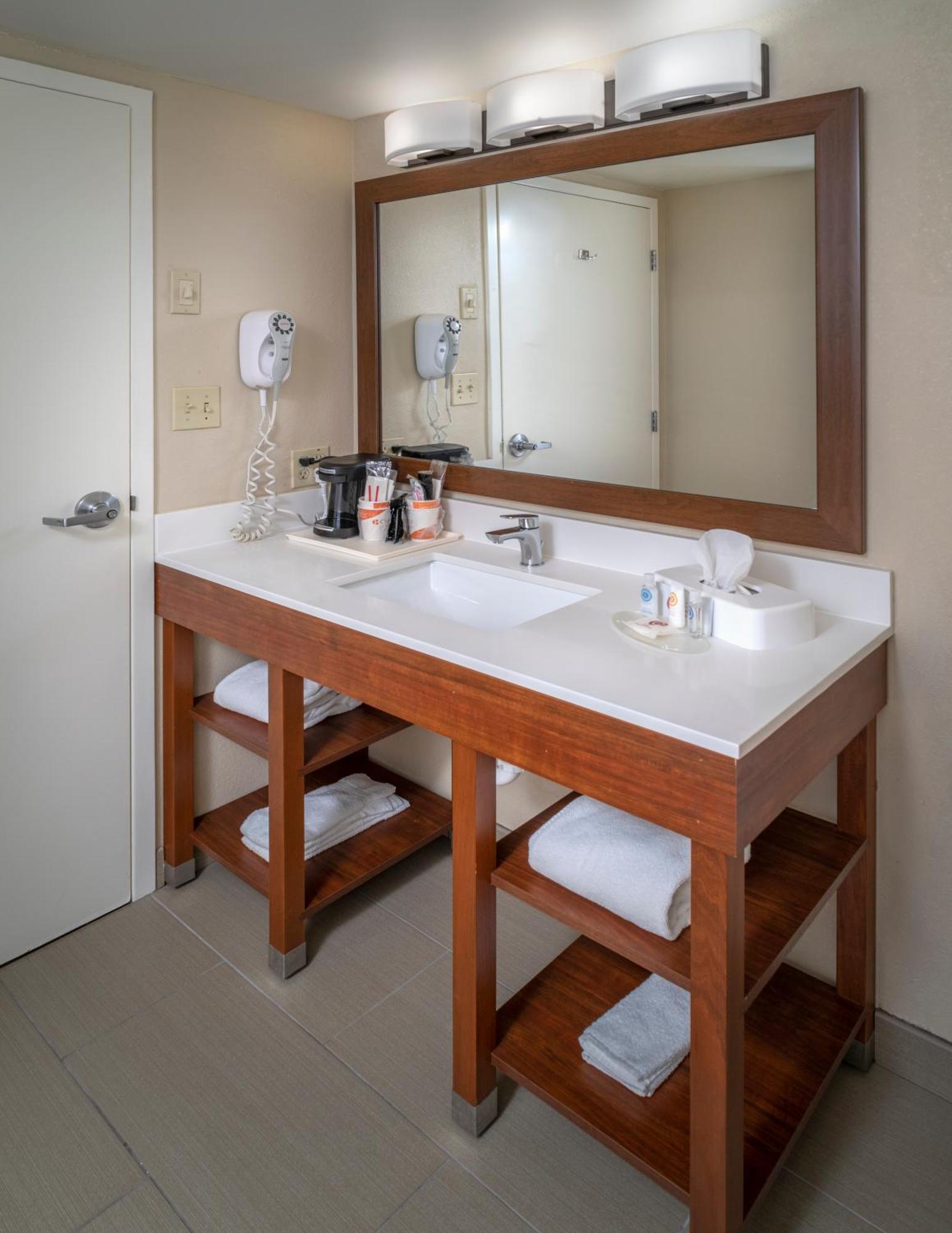Comfort Inn & Suites Grundy Pokoj fotografie