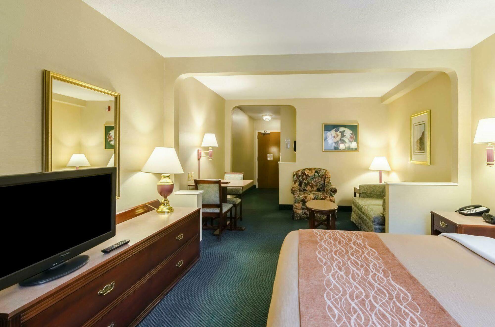 Comfort Inn & Suites Grundy Exteriér fotografie